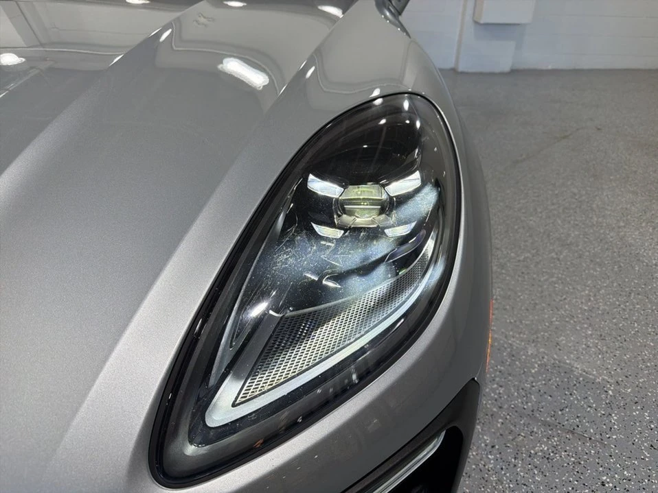 2023 Porsche Macan - Image 15 of 20