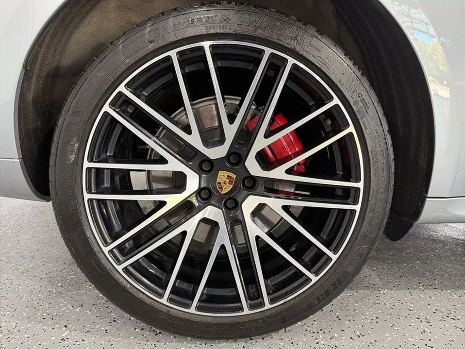 2023 Porsche Macan - Image 14 of 20
