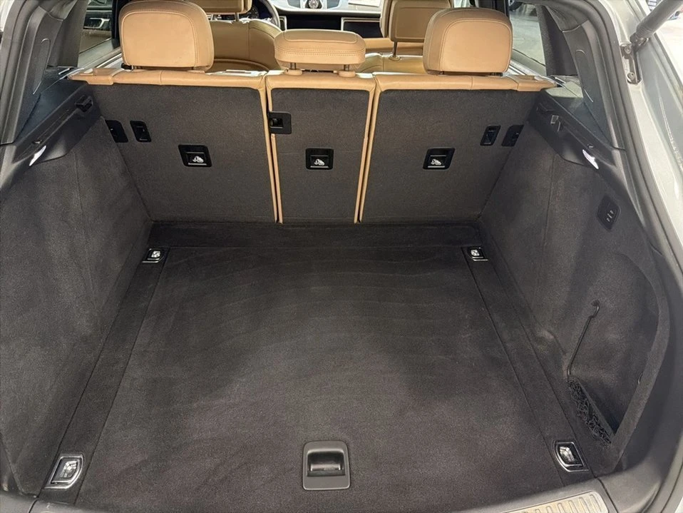2023 Porsche Macan - Image 17 of 20