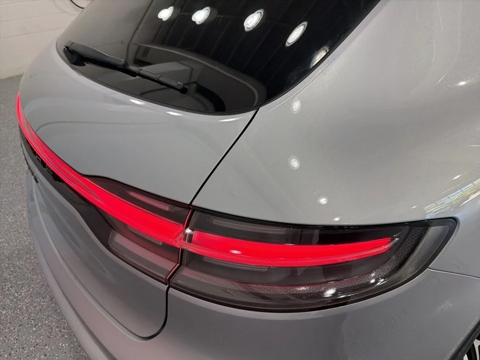 2023 Porsche Macan - Image 16 of 20