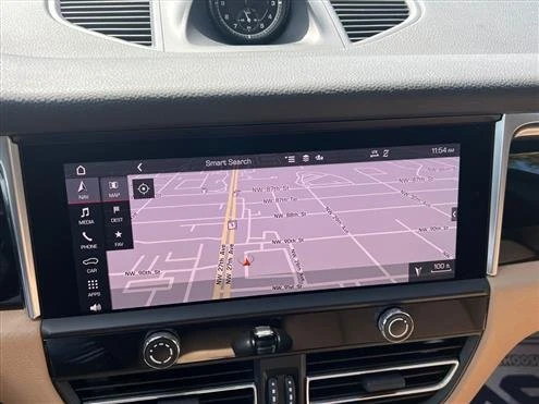 2023 Porsche Macan - Image 13 of 18