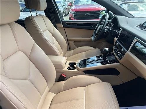 2023 Porsche Macan - Image 7 of 18
