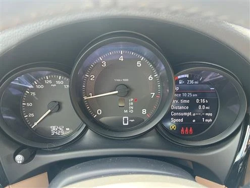 2023 Porsche Macan - Image 12 of 18