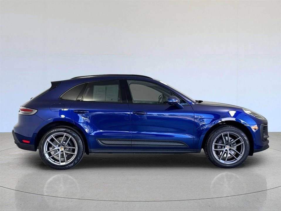 2023 Porsche Macan - Image 9 of 10