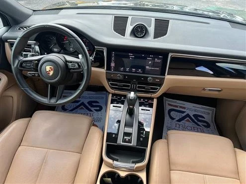 2023 Porsche Macan - Image 9 of 18