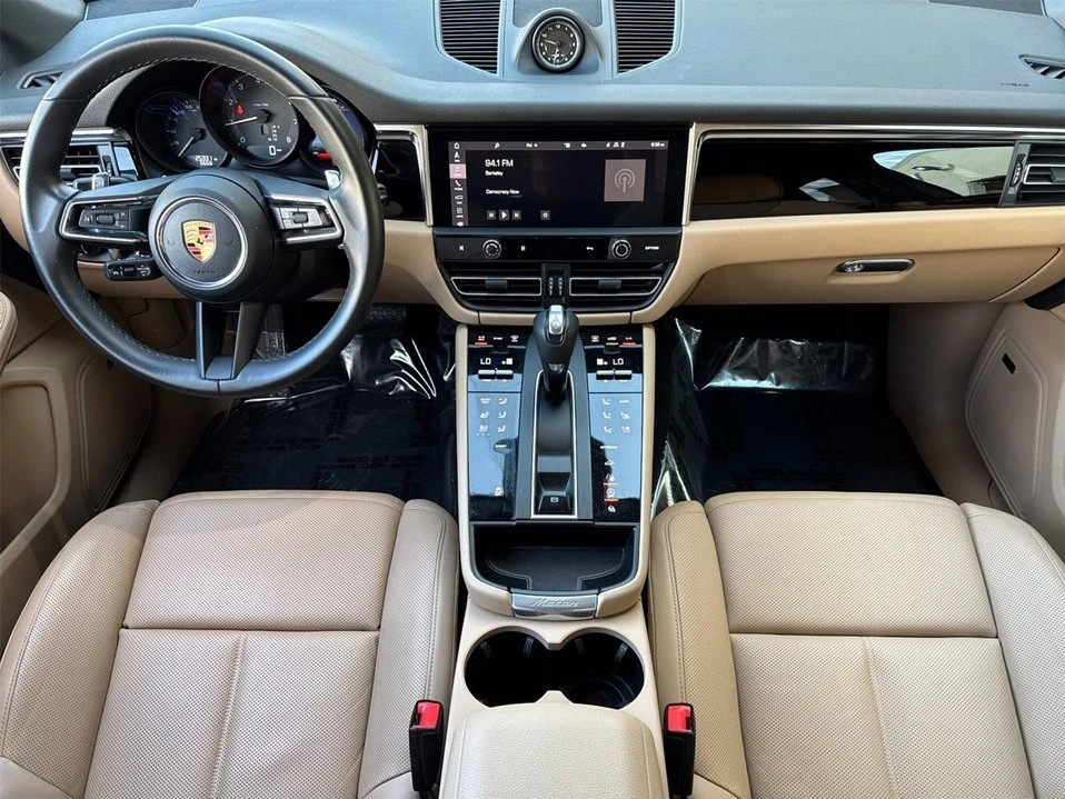2023 Porsche Macan - Image 6 of 10
