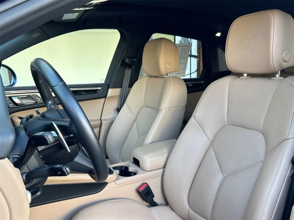2023 Porsche Macan - Image 5 of 10