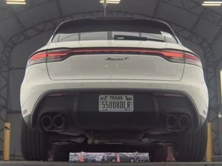 2023 Porsche Macan T - Image 9 of 10