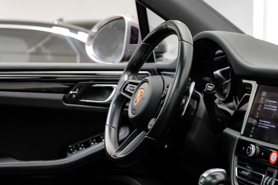 2023 Porsche Macan T - Image 18 of 20