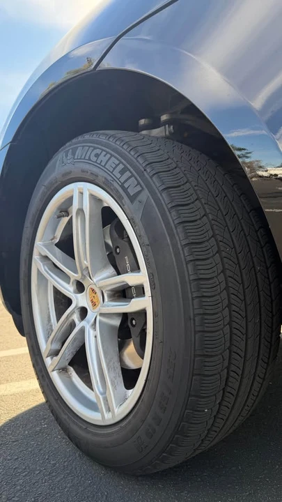 2023 Porsche Macan - Image 18 of 20