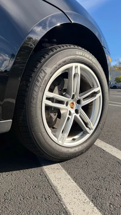2023 Porsche Macan - Image 17 of 20