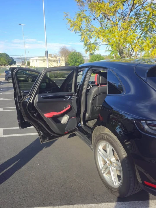 2023 Porsche Macan - Image 14 of 20