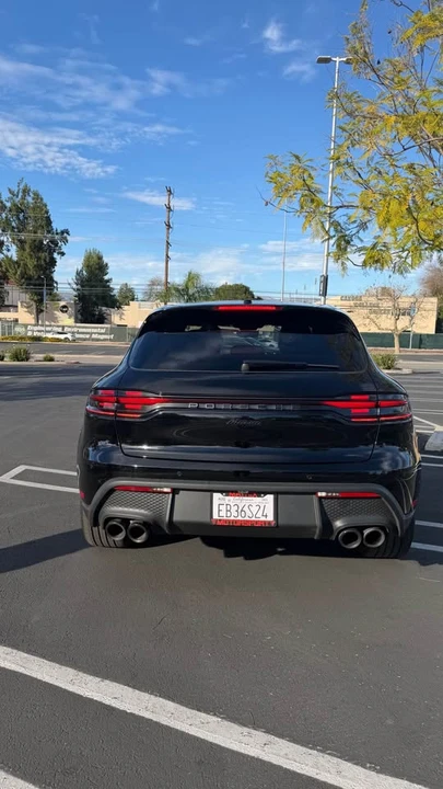 2023 Porsche Macan - Image 9 of 20
