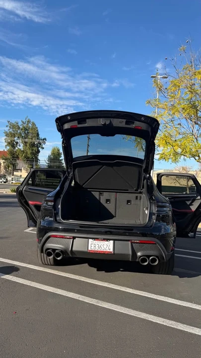 2023 Porsche Macan - Image 11 of 20