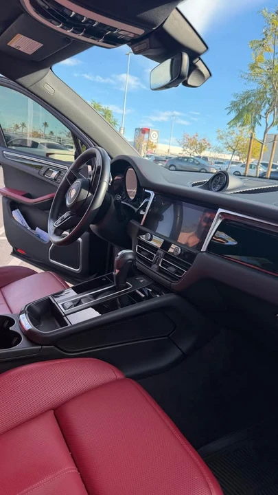 2023 Porsche Macan - Image 7 of 20