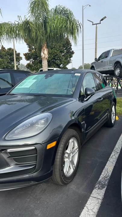 2023 Porsche Macan - Image 3 of 4