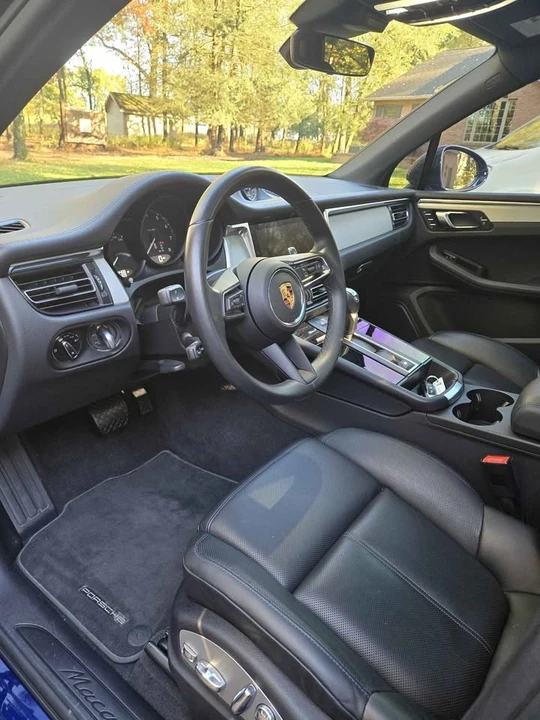 2023 Porsche Macan - Image 13 of 18