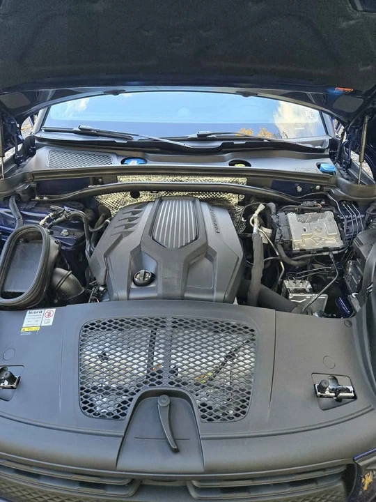 2023 Porsche Macan - Image 16 of 18