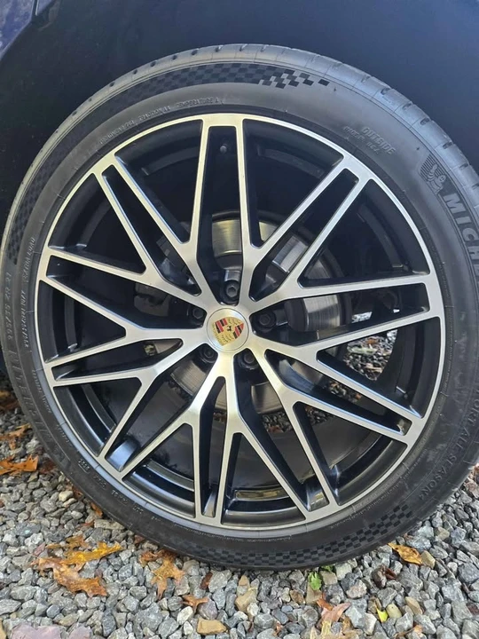 2023 Porsche Macan - Image 9 of 18