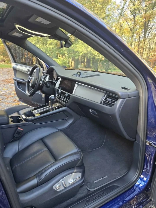 2023 Porsche Macan - Image 14 of 18