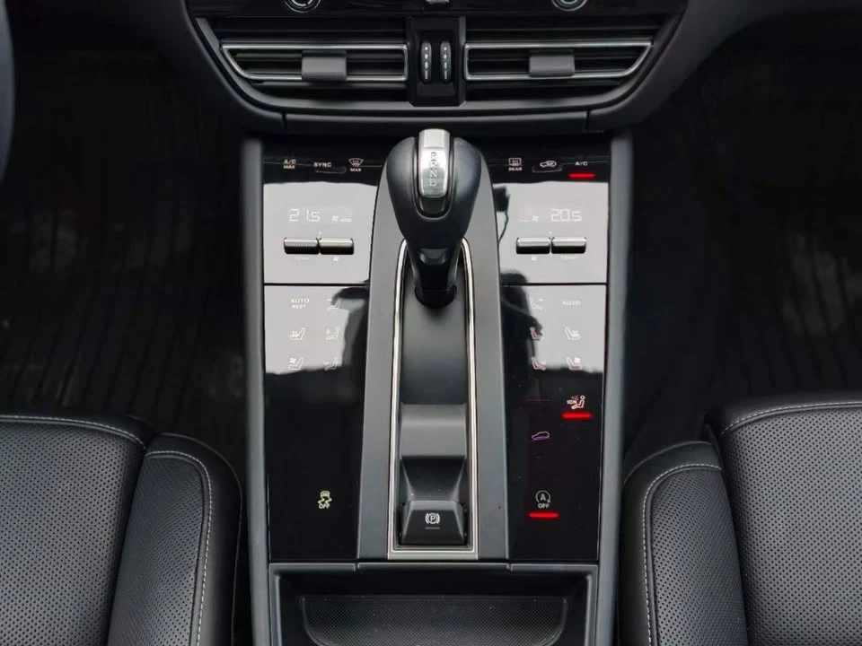 2023 Porsche Macan T - Image 18 of 19