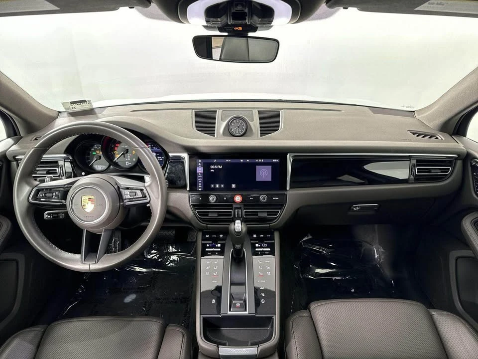 2023 Porsche Macan - Image 14 of 20