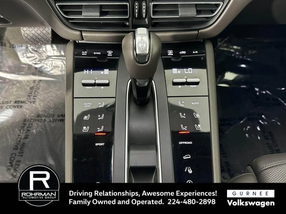 2023 Porsche Macan - Image 17 of 20