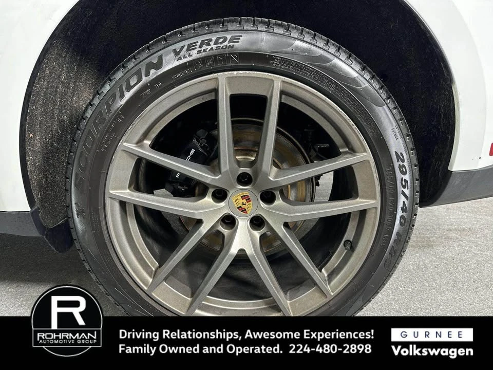 2023 Porsche Macan - Image 19 of 20