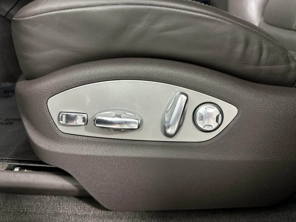 2023 Porsche Macan - Image 18 of 20