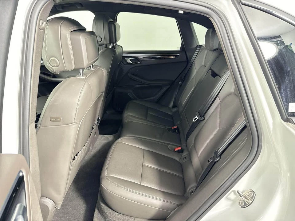2023 Porsche Macan - Image 15 of 20
