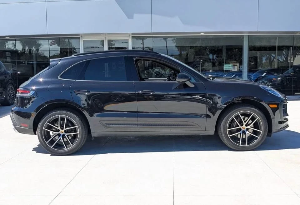 2023 Porsche Macan - Image 4 of 13