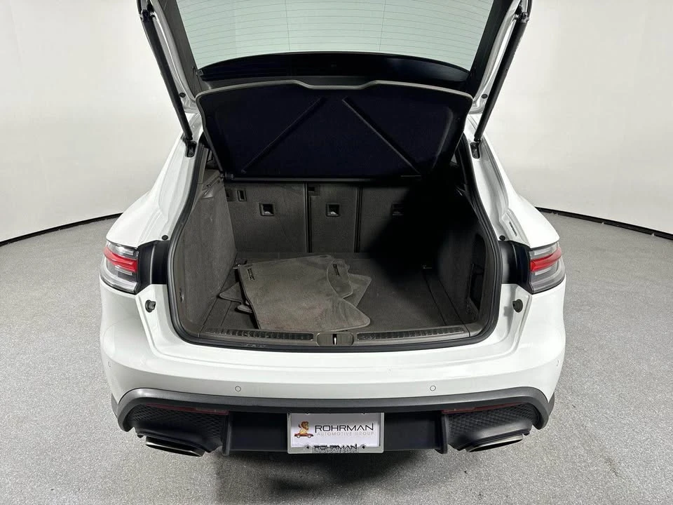 2023 Porsche Macan - Image 10 of 20