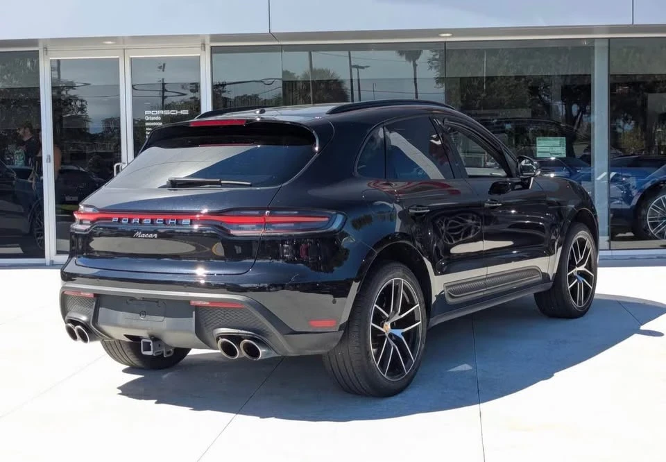 2023 Porsche Macan - Image 7 of 13