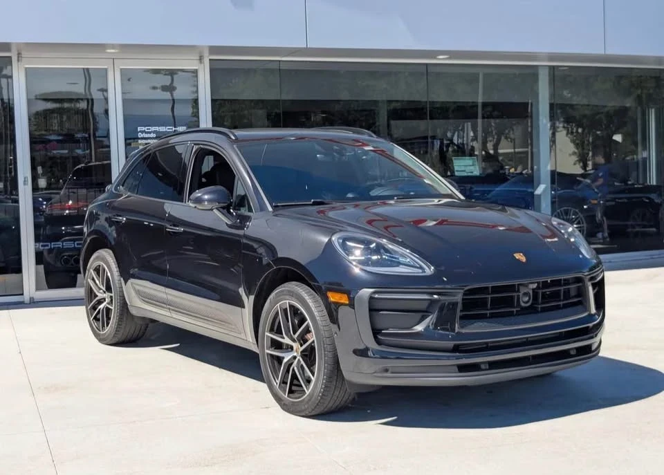 2023 Porsche Macan - Image 3 of 13