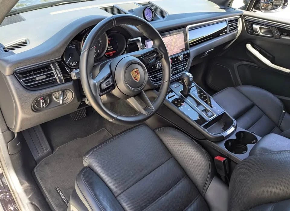2023 Porsche Macan - Image 9 of 13