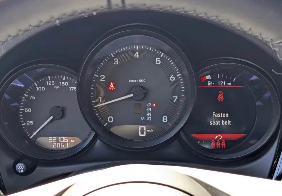 2023 Porsche Macan - Image 10 of 13