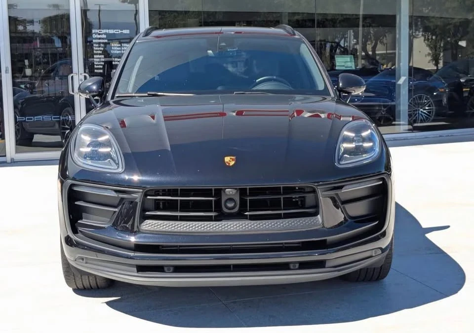 2023 Porsche Macan - Image 2 of 13