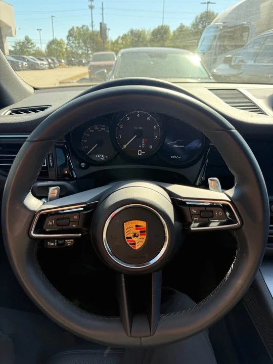 2023 Porsche Macan - Image 12 of 14