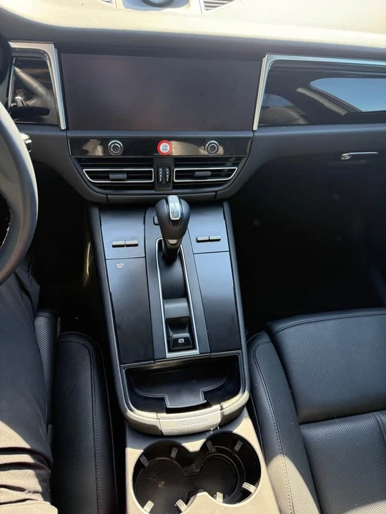 2023 Porsche Macan - Image 13 of 14