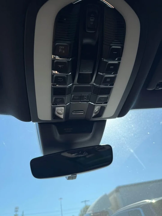 2023 Porsche Macan - Image 14 of 14