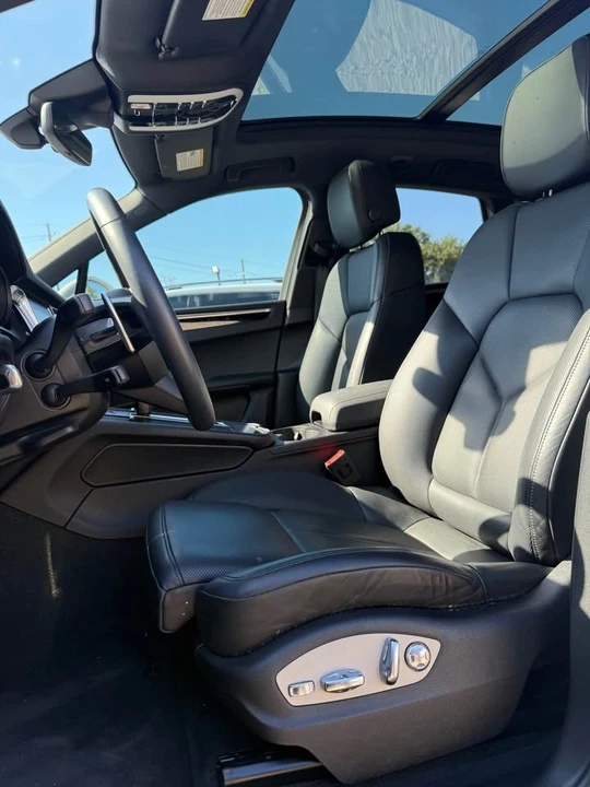 2023 Porsche Macan - Image 11 of 14