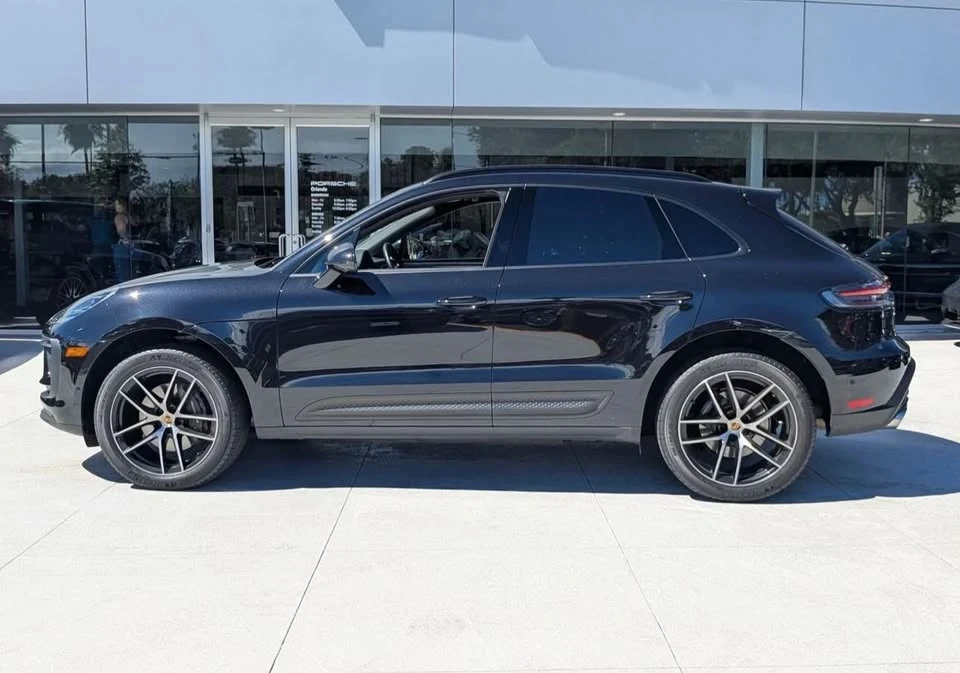 2023 Porsche Macan - Image 5 of 13