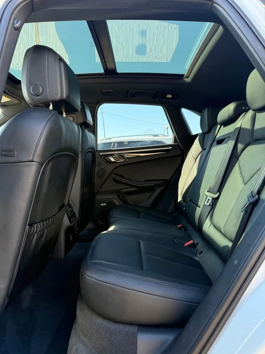 2023 Porsche Macan - Image 7 of 14