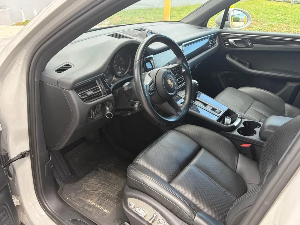 2023 Porsche Macan - Image 10 of 16