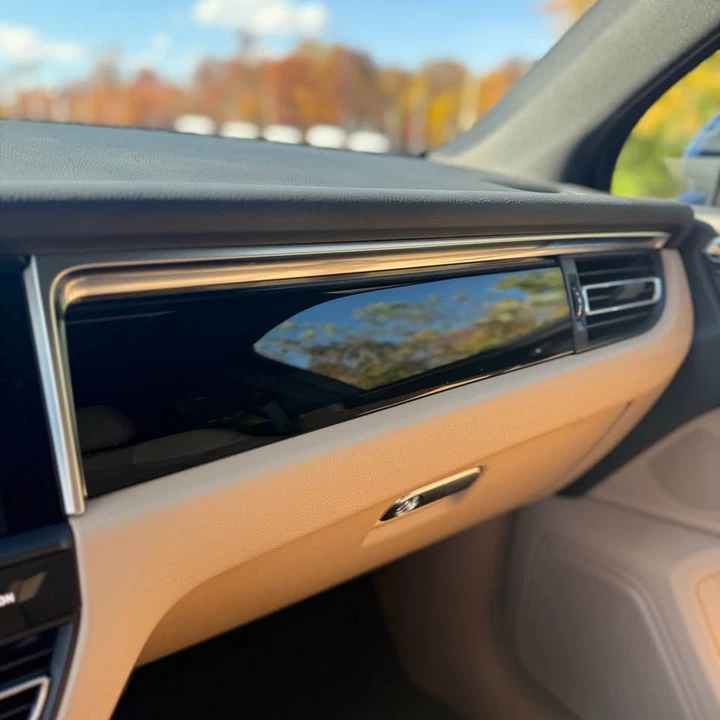 2023 Porsche Macan - Image 11 of 15
