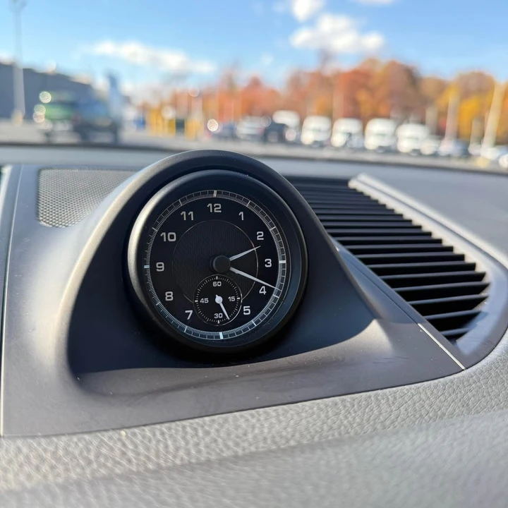 2023 Porsche Macan - Image 9 of 15