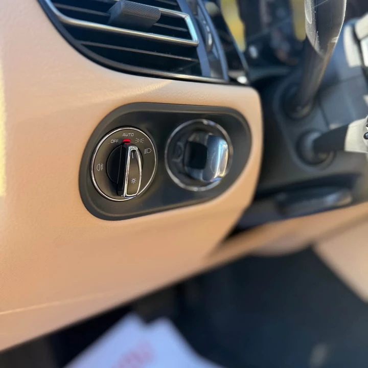 2023 Porsche Macan - Image 5 of 15