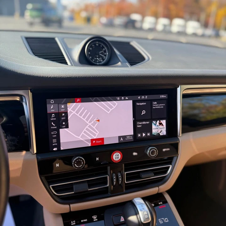 2023 Porsche Macan - Image 10 of 15