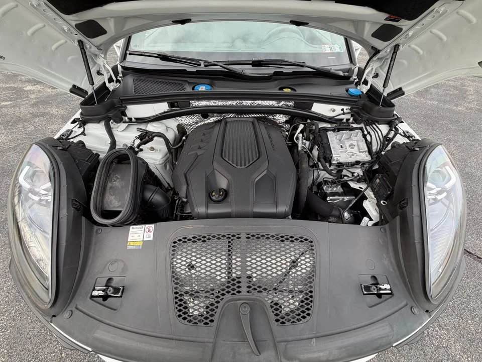 2023 Porsche Macan - Image 10 of 10