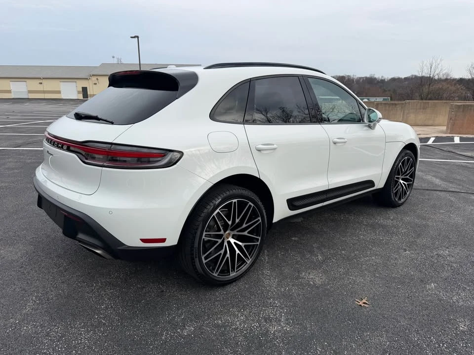 2023 Porsche Macan - Image 5 of 10